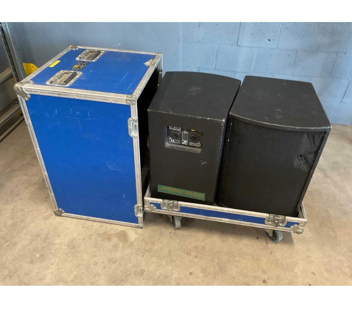 AD1 audience delight speakerset (nr2) incl flightcase, Gebruikt, Speakerset, Ophalen, 150 watt of meer