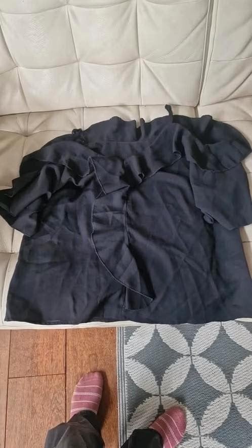 Zwarte Ruffle top maat M, Maat 38/40 (M), Zwart, Ophalen of Verzenden, Onbekend