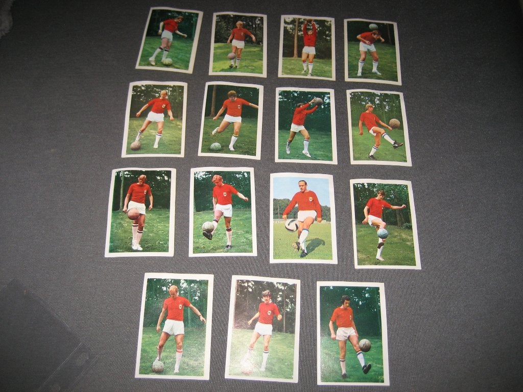 az,67 voetbal plaatjes, Ophalen of Verzenden, Gebruikt, Meerdere plaatjes