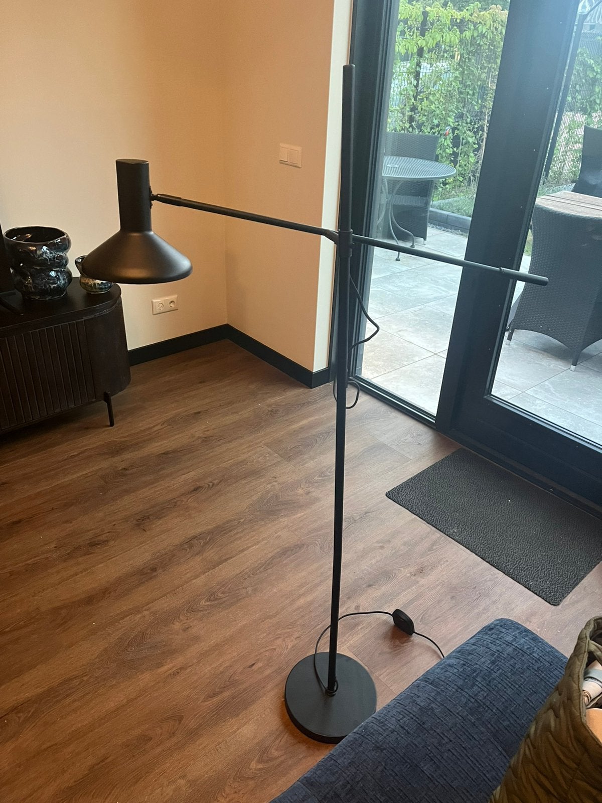 Zwarte elegante simpele lamp karwei stalamp, Huis en Inrichting, Lampen | Vloerlampen, Ophalen, Zo goed als nieuw, Minder dan 100 cm