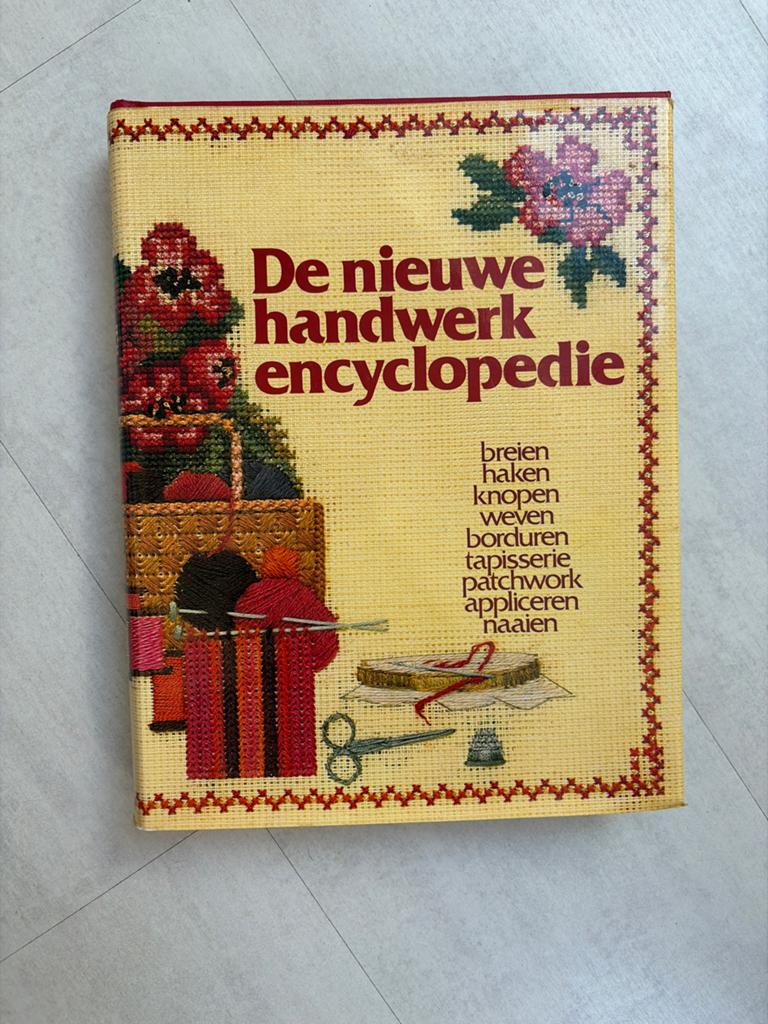 De Nieuwe Handwerk Encyclopedie - Hardcover, Ophalen of Verzenden, Gelezen, Breien en Haken