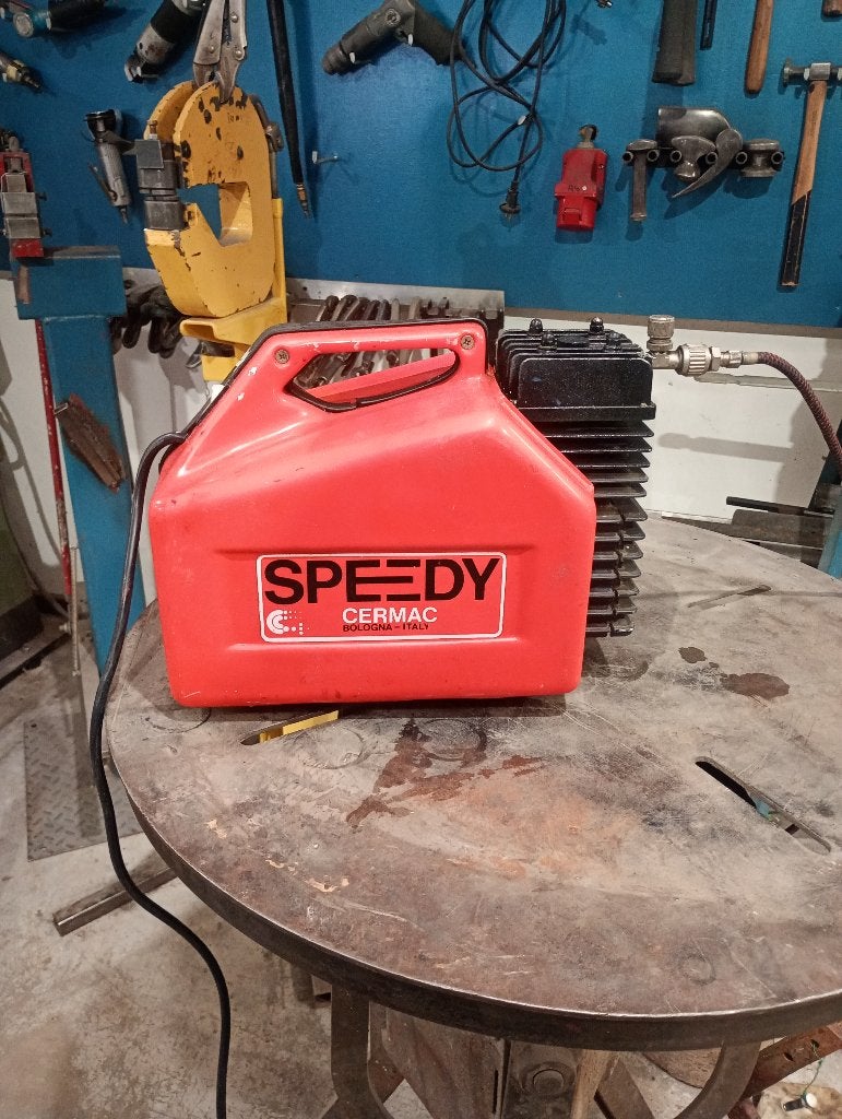 airbrush compressor, Doe-het-zelf en Verbouw, Compressors, Ophalen of Verzenden, Gebruikt, Minder dan 200 liter/min, Olievrij