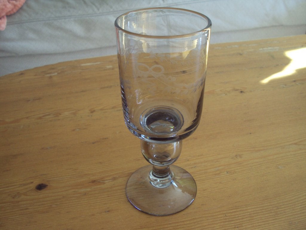 Oud glaasje (vrij dik glas), Verzamelen, Glas en Borrelglaasjes, Ophalen of Verzenden, Gebruikt, Borrel- of Shotglas