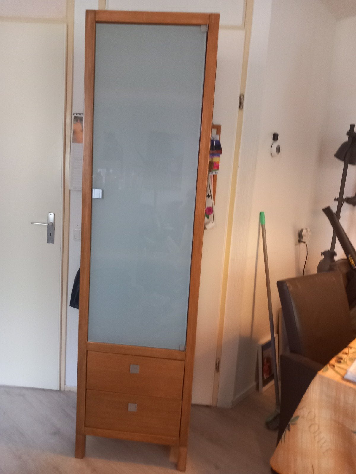 Vitrinekast met verlichting en melkglas deur, Ophalen, Gebruikt, 200 cm of meer, Met lade(s)
