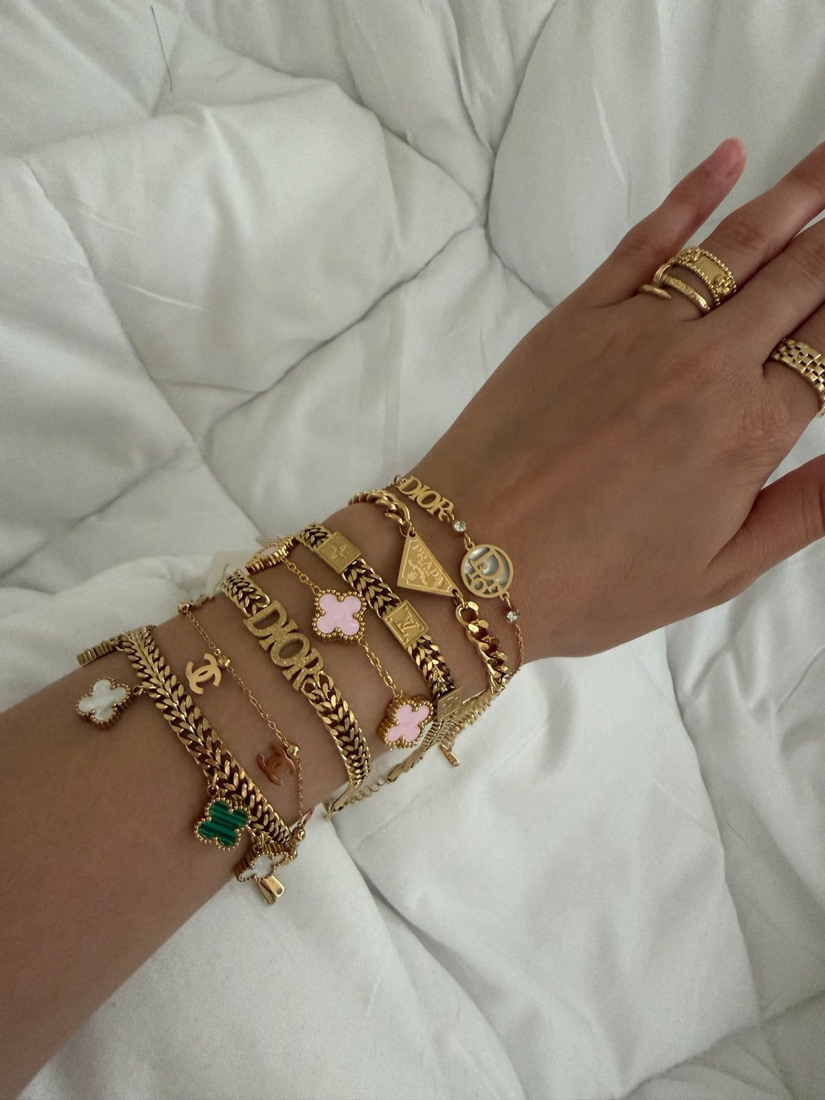 Gouden Armbanden Set - Luxe Design Sieraden, Overige materialen, Ophalen of Verzenden, Zo goed als nieuw, Met bedels of kralen