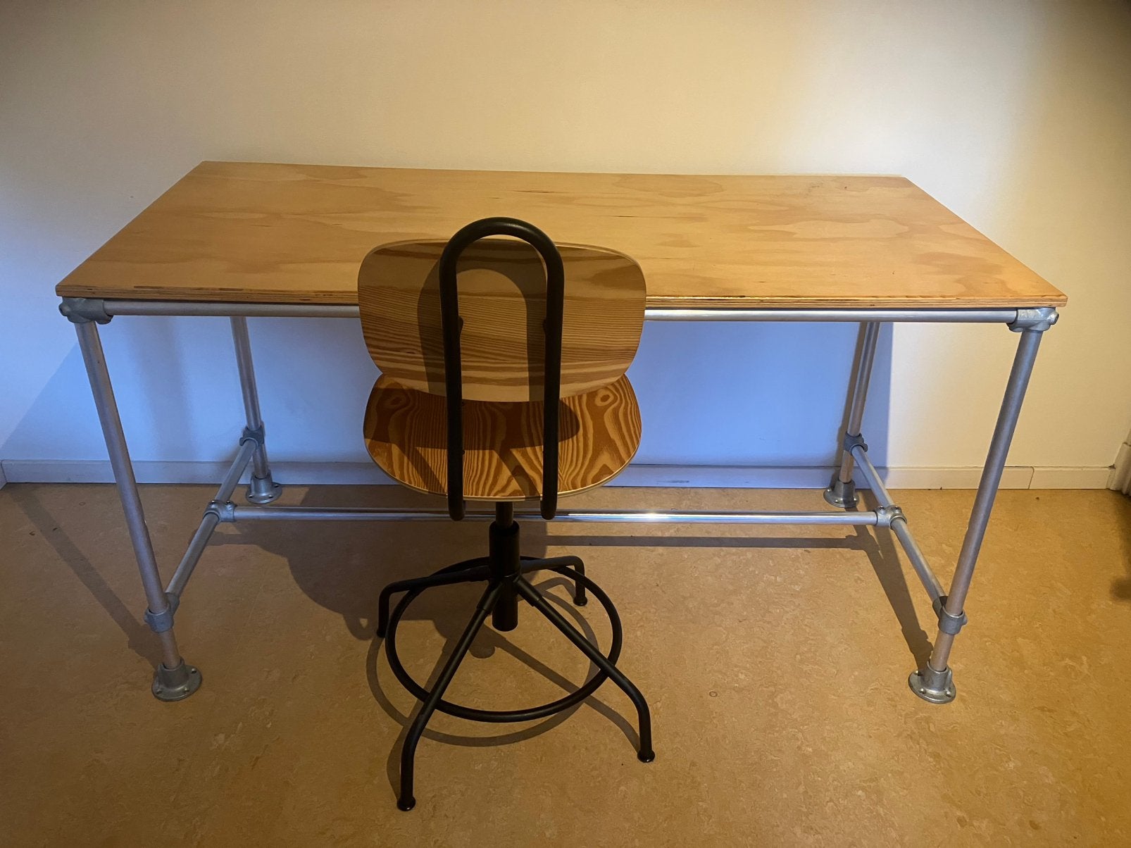 Bureau-werktafel met bijpassende stoel, Huis en Inrichting, Ophalen, Zo goed als nieuw
