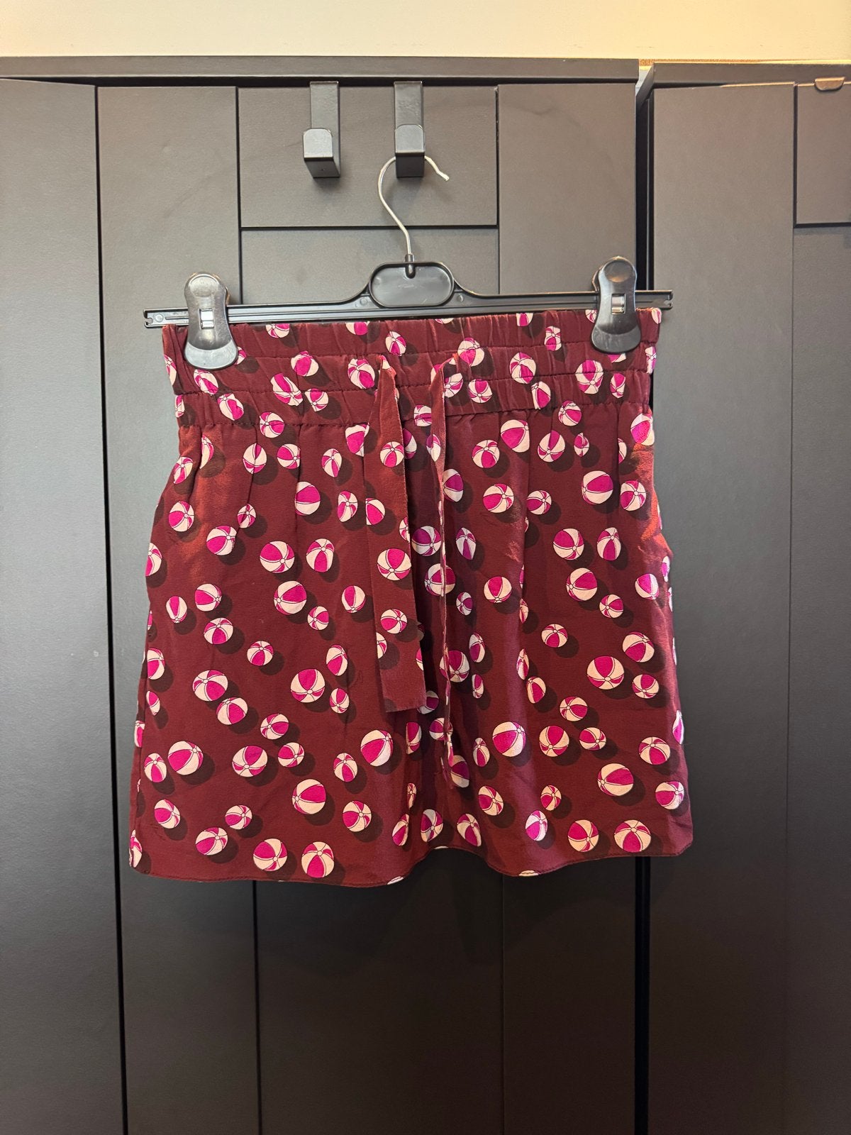 Gucci Zijden rok met Strandbalprint - Maat 38, Kleding | Dames, Rokken, Maat 38/40 (M), Ophalen of Verzenden, Zo goed als nieuw