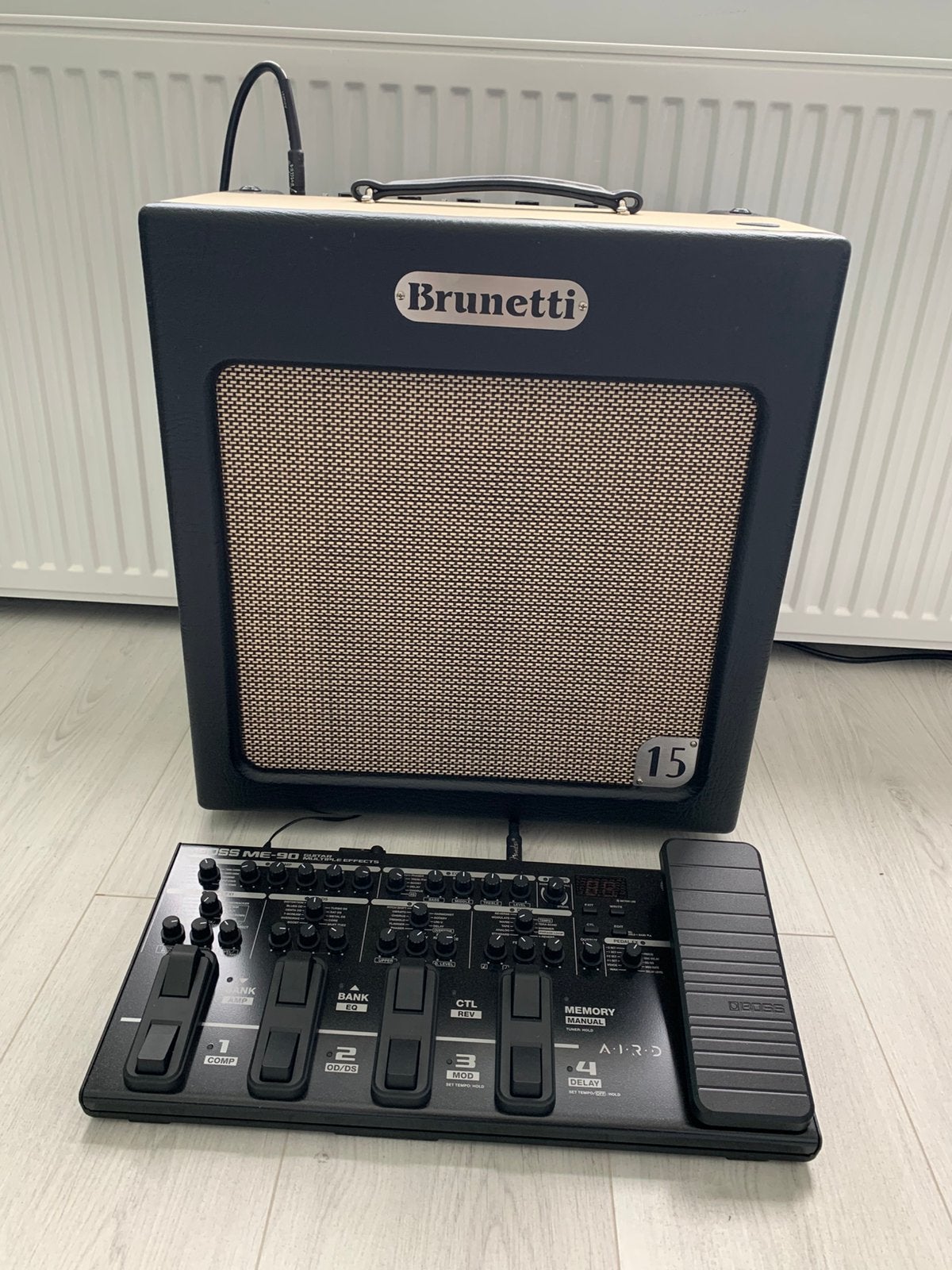 Brunetti Singleman 15 watt  nieuwstaat ., Muziek en Instrumenten, Ophalen, Zo goed als nieuw, Gitaar, Minder dan 50 watt