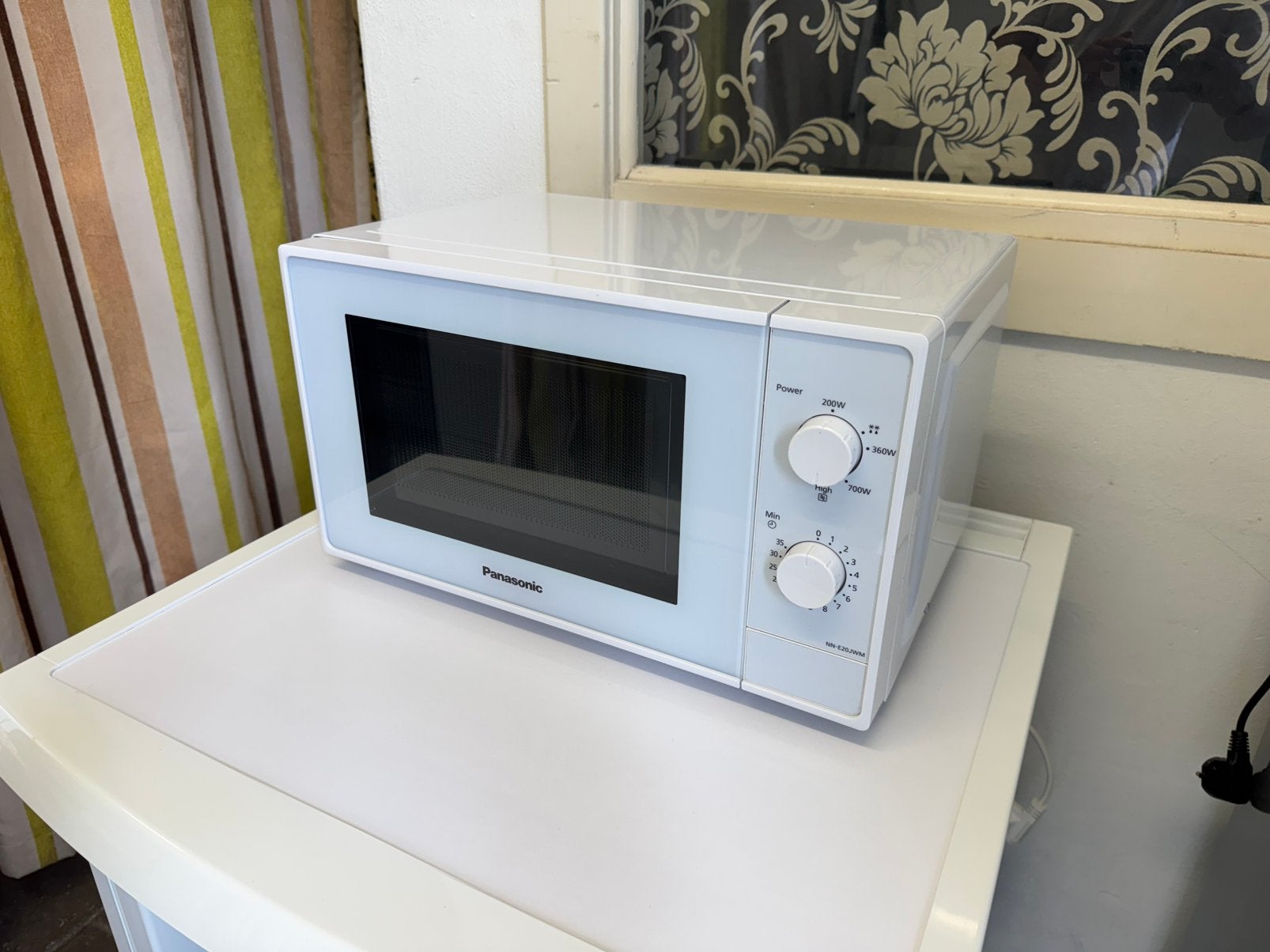 Kleine Magnetron | Panasonic | 800 Watt | 20 Liter Inhoud, Witgoed en Apparatuur, Magnetrons, Ophalen, Gebruikt, Minder dan 45 cm
