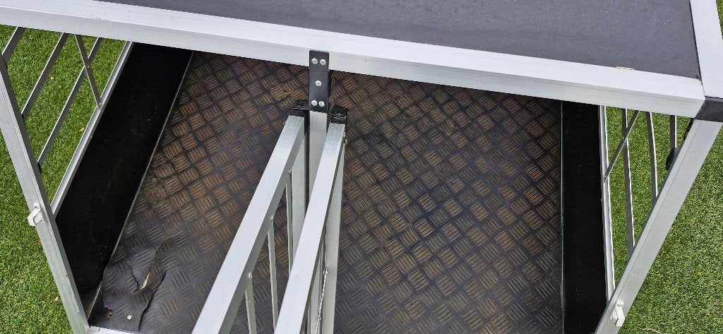 Bench hondenbench met 2 deurtjes, Dieren en Toebehoren, Hondenbenches, Ophalen of Verzenden, Gebruikt