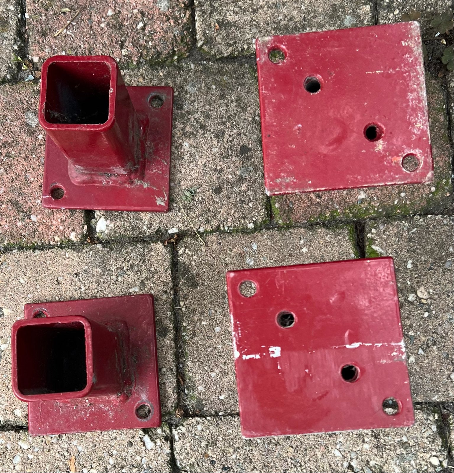 Set van 4 rode gegalvaniseerd metalen paalhouders/voeten, Ophalen of Verzenden, Zo goed als nieuw