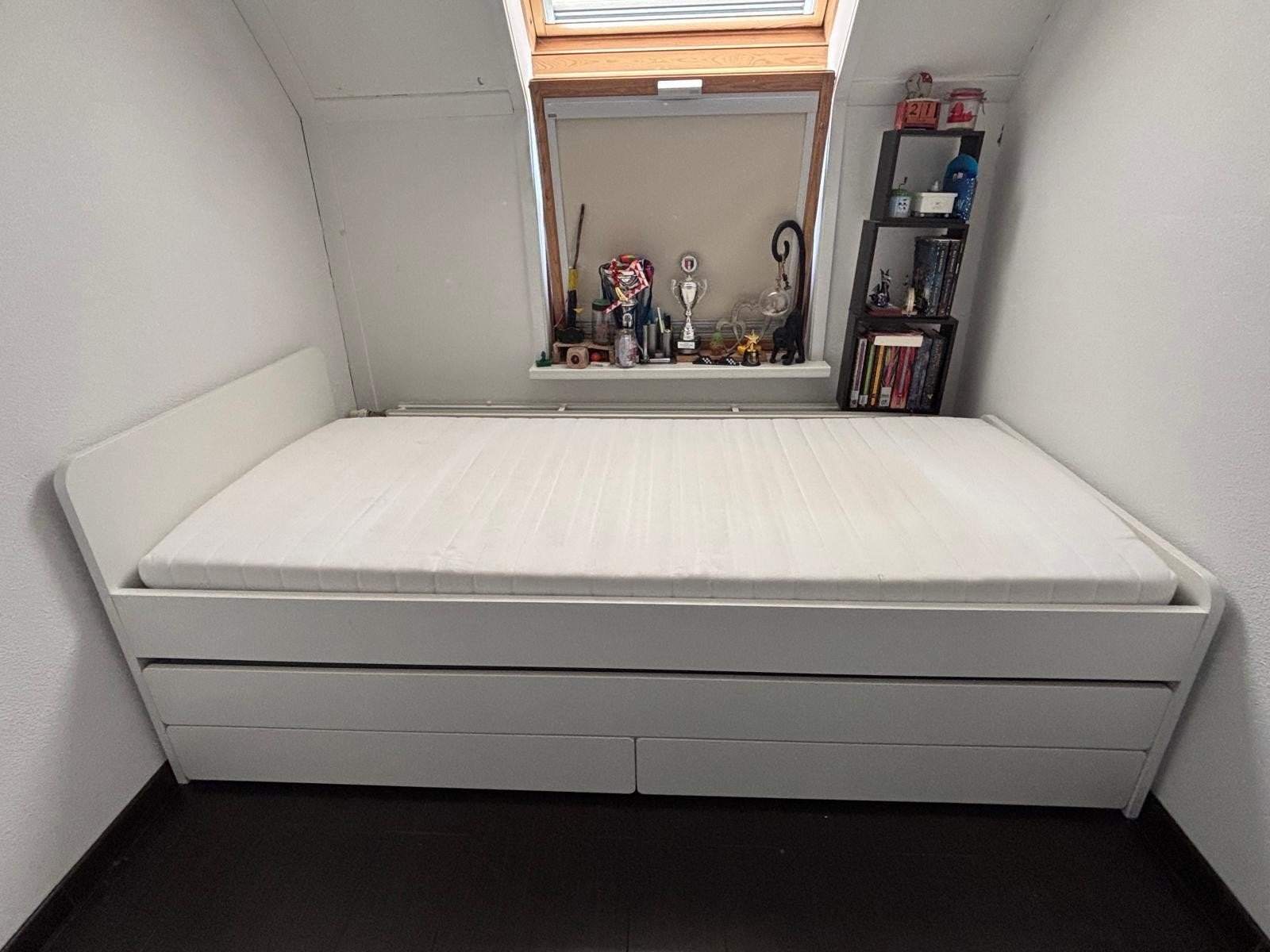IKEA SLÄKT Bedframe met onderbed en opberger, wit, 90x200 cm, Ophalen, Gebruikt, 90 cm, Eenpersoons