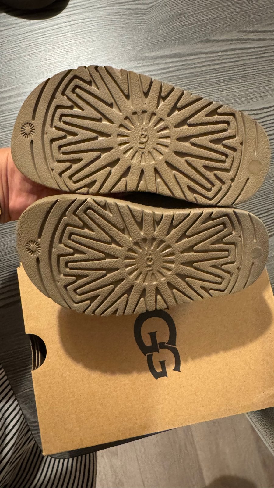 Nieuwe UGG sandalen voor baby's - Maat 25, Kinderen en Baby's, Ophalen, Nieuw, Jongen of Meisje, Schoenen