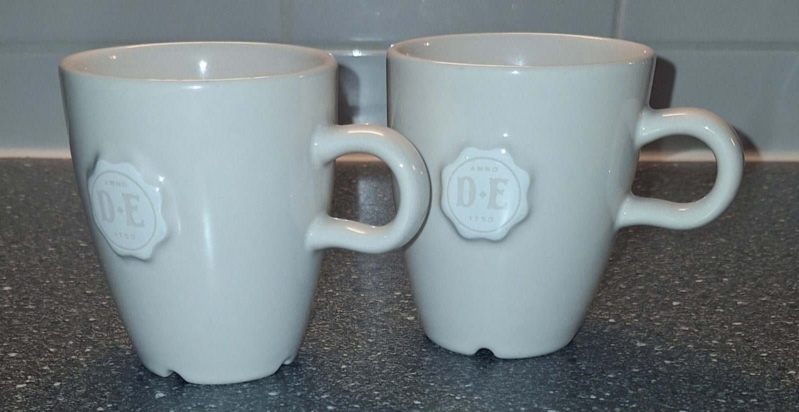 Mokken Douwe Egberts en bruine mokken set, Ophalen, Zo goed als nieuw, Overige stijlen, Kop(pen) en/of Schotel(s)