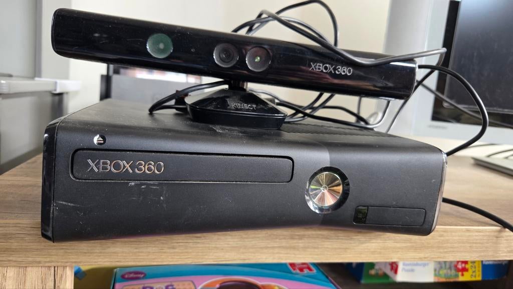 Xbox 360 Slim met Kinect en 20+ games, Spelcomputers en Games, Spelcomputers | Xbox 360, 250 GB, Met kinect, Ophalen of Verzenden