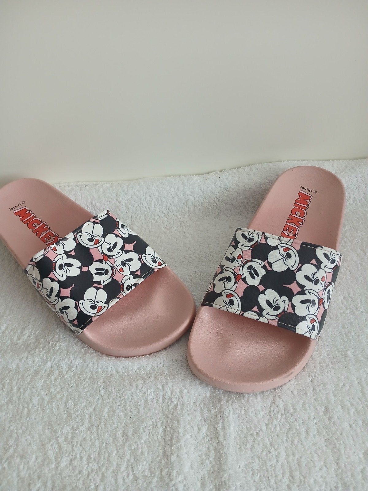 Mickey slippers, Ophalen of Verzenden, Zo goed als nieuw, Jongetje of Meisje, Schoentjes