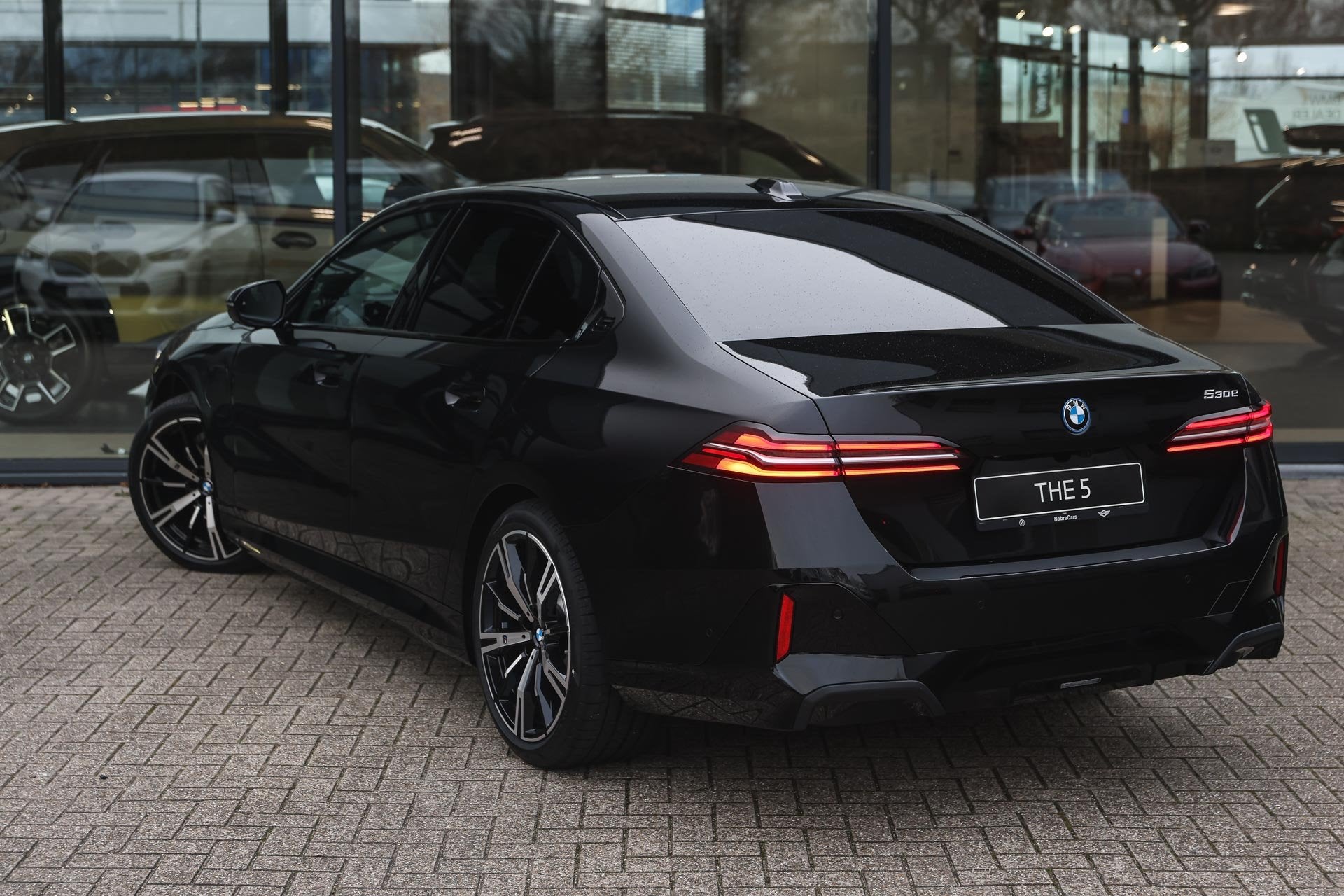 BMW 5 Serie 530e M Sport Automaat / Trekhaak / Adaptieve LED, Automaat, Achterwielaandrijving, Zwart, 4 cilinders