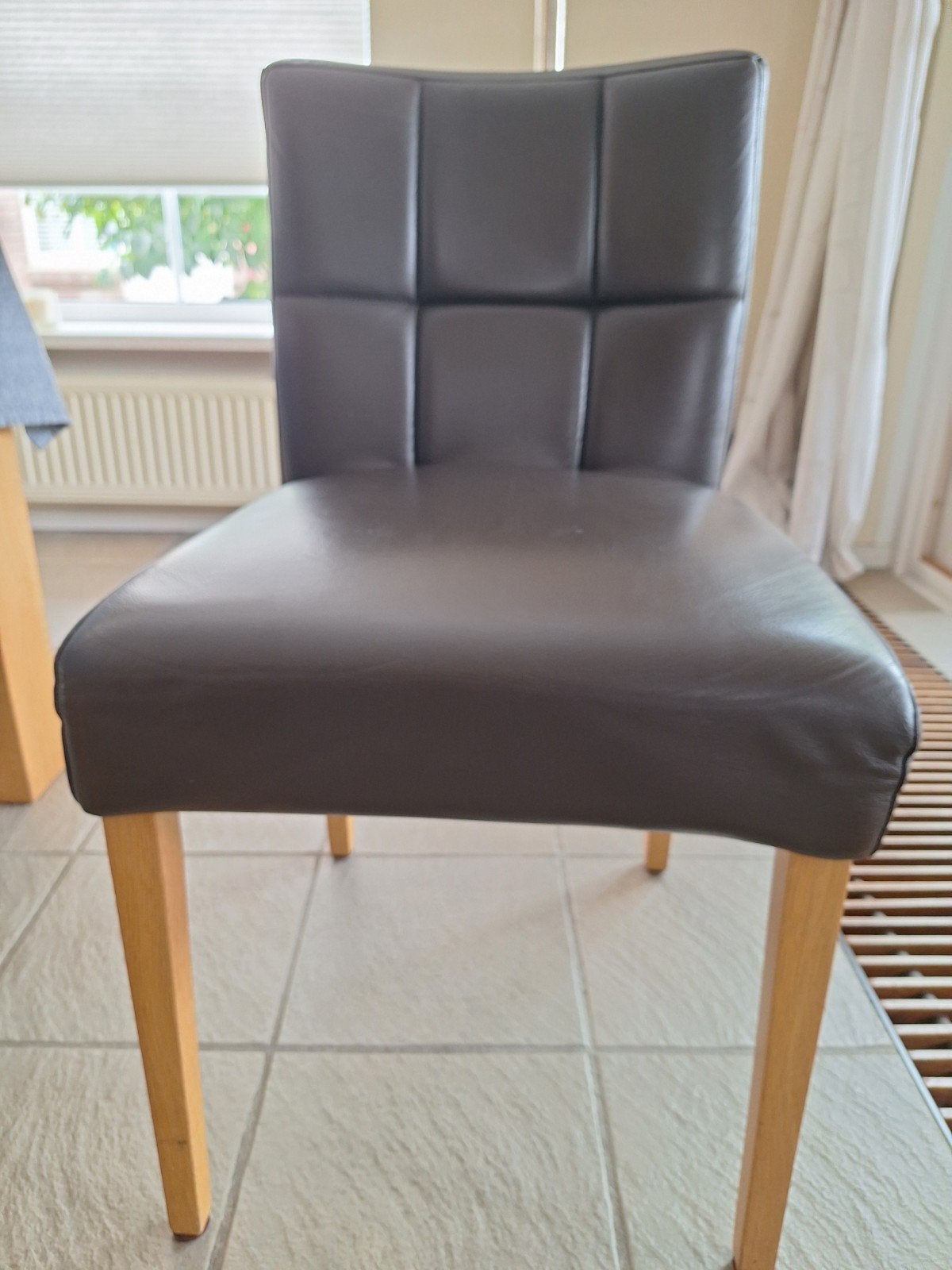 6 moderne bruine eetkamerstoel met houten poten, Gebruikt, Bruin, Ophalen, Hout