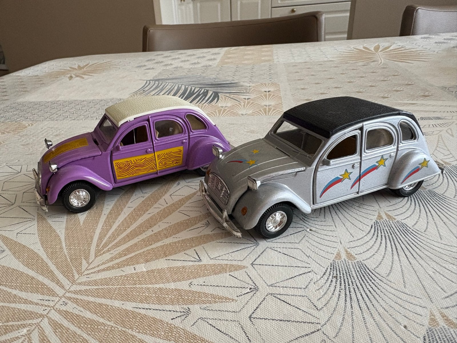 Set van 2 Citroën 2CV modelauto's - Paars en Zilver, Ophalen of Verzenden, Zo goed als nieuw, Auto