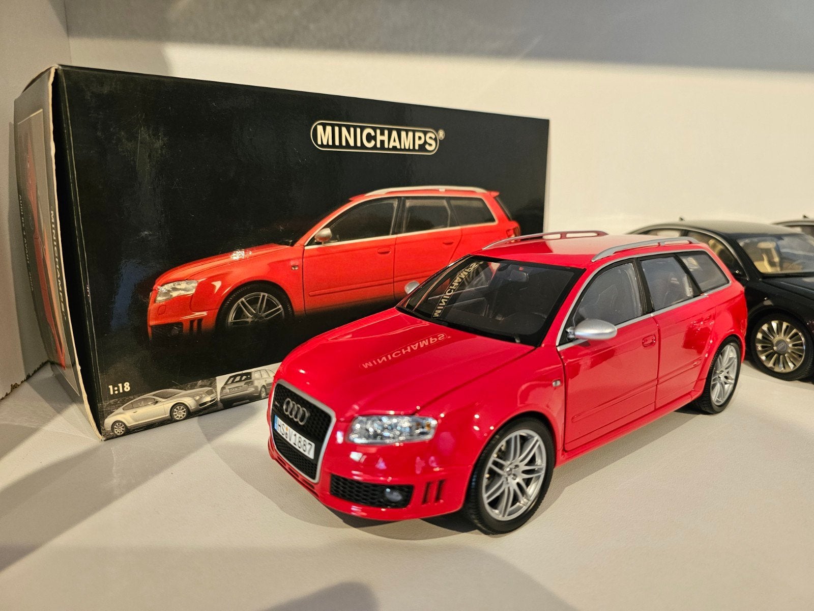 MINICHAMPS AUDI RS4 AVANT 1:18, Hobby en Vrije tijd, Ophalen of Verzenden, Zo goed als nieuw, Auto, MiniChamps