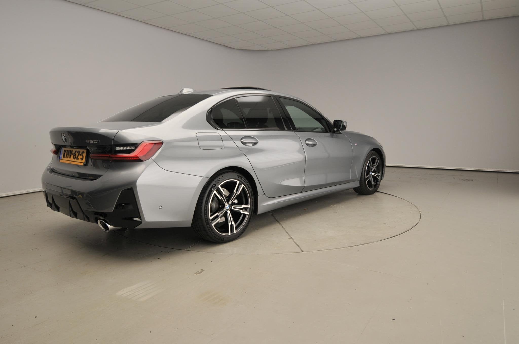 BMW 3 Serie Sedan 320i | M-Sportpakket | LED | Navigatie | S, Auto's, Automaat, Gebruikt, 4 cilinders, Met garantie (alle)