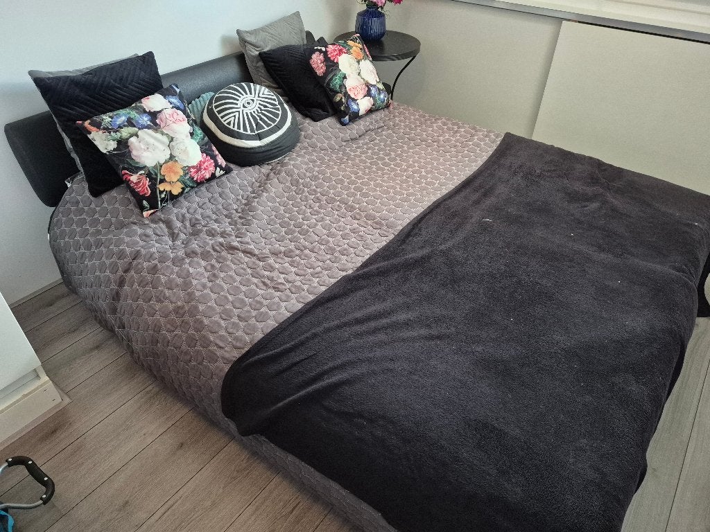 Bed Wehkamp 200x160 cm - Gebruikt, maar in goede staat, Ophalen, Gebruikt, Zwart, Tweepersoons