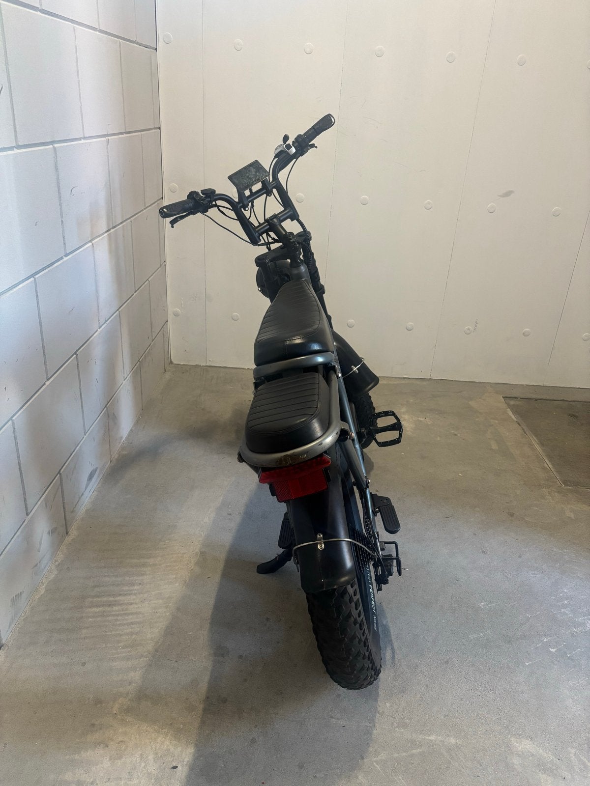 Fatbike V8 met dubbel zadel en dikke banden, Fietsen en Brommers, Elektrische fietsen, Gebruikt, 51 tot 55 cm, 50 km per accu of meer