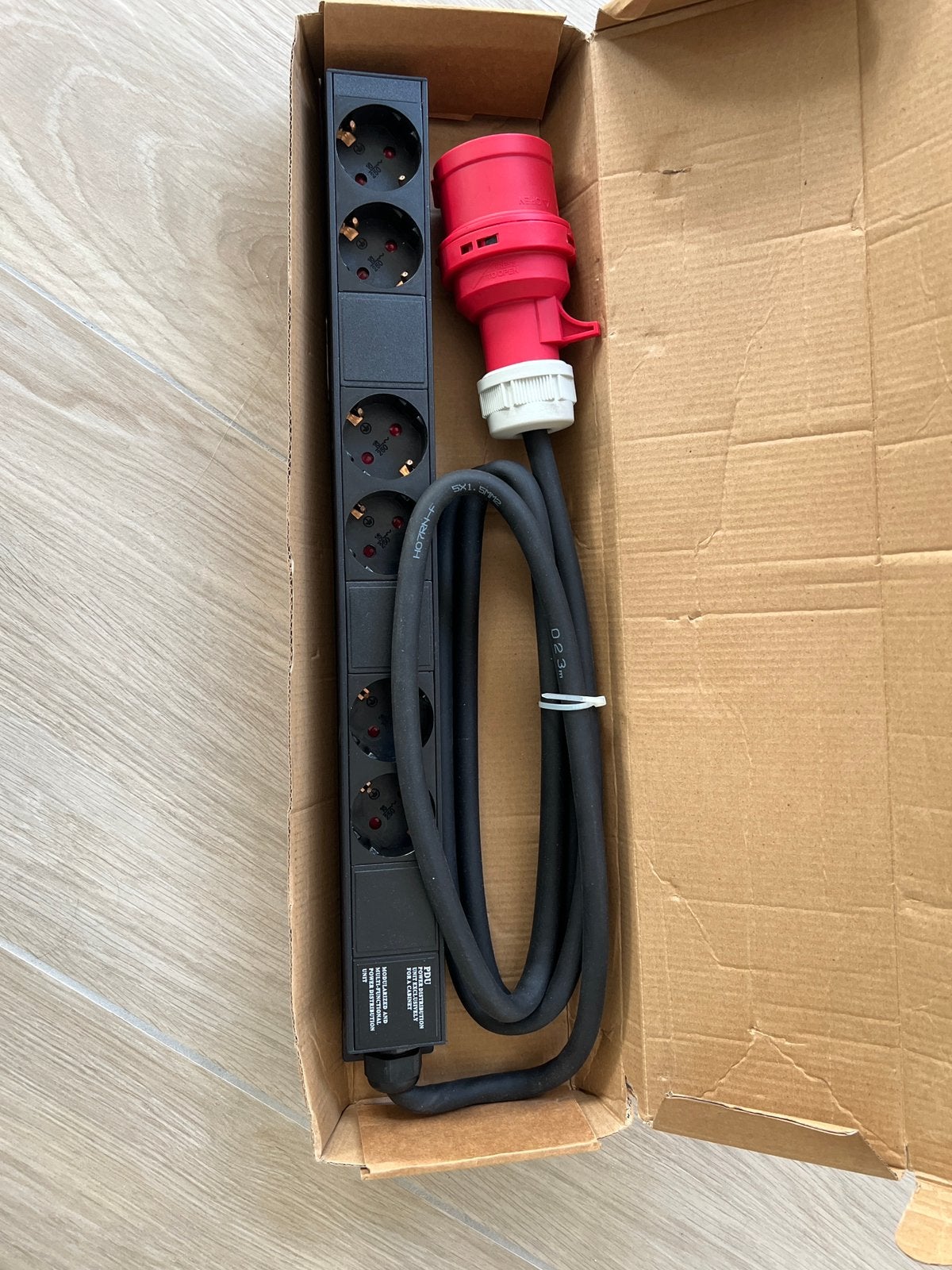 19 inch PDU Stroomverdeler - Nieuw deze wk oph, Ophalen of Verzenden, Nieuw