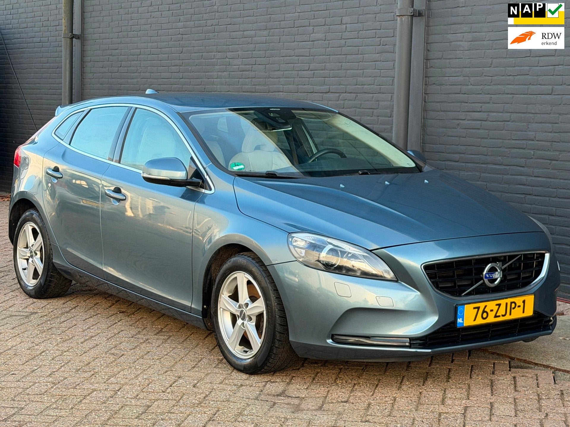 Volvo V40 1.6 T4 Summum MOTOR KAPOT! EXPORT, Auto's, Voorwielaandrijving, Stof, Gebruikt, Beige