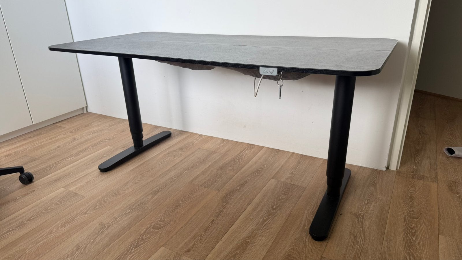 Elektrisch verstelbaar bureau bekant ikea, Huis en Inrichting, Ophalen, Gebruikt, IKEA, 80 cm