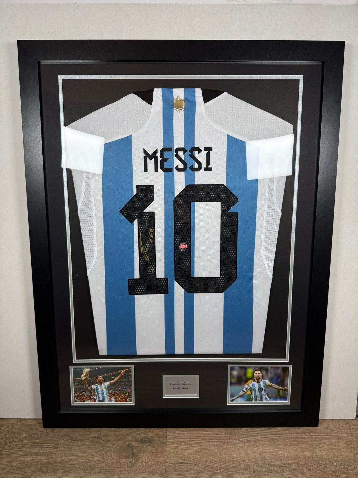 Gesigneerd Messi shirt (ingelijst) WK 2022, Verzamelen, Ophalen of Verzenden, Zo goed als nieuw, Buitenlandse clubs, Shirt