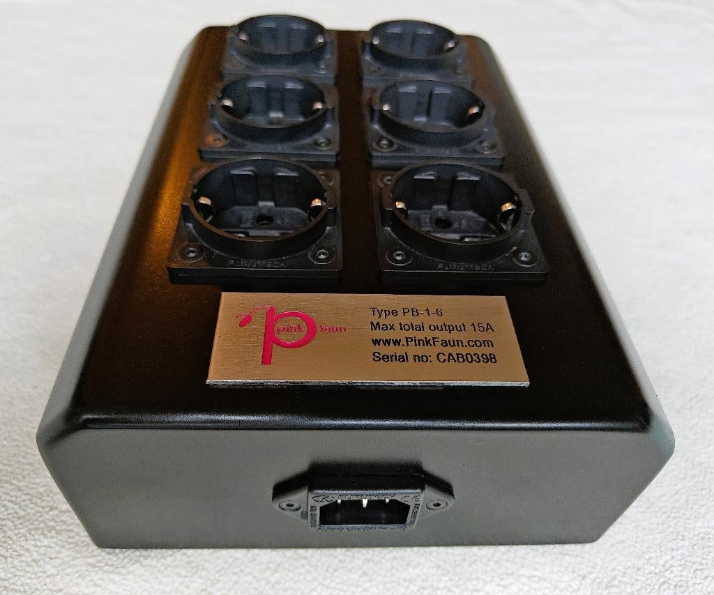 Pink Faun PB-1-6 stroomverdeler, Audio, Tv en Foto, Audiokabels en Televisiekabels, Ophalen of Verzenden, Zo goed als nieuw, Minder dan 2 meter