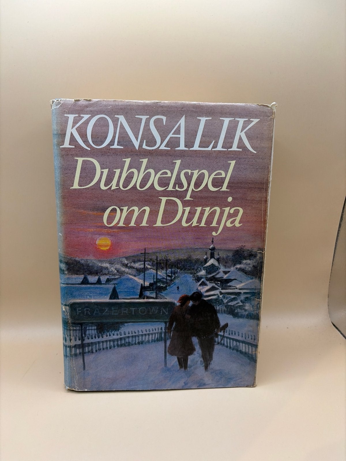 KONSALIK - Dubbelspel om Dunja (roman), Ophalen of Verzenden, Gelezen, Europa overig