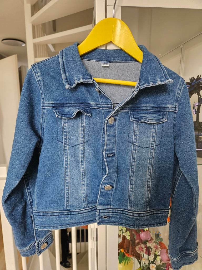 Stoere spijkerjas maat 122/128 met stretch, Kinderen en Baby's, Kinderkleding | Maat 122, Zo goed als nieuw, Jongen of Meisje