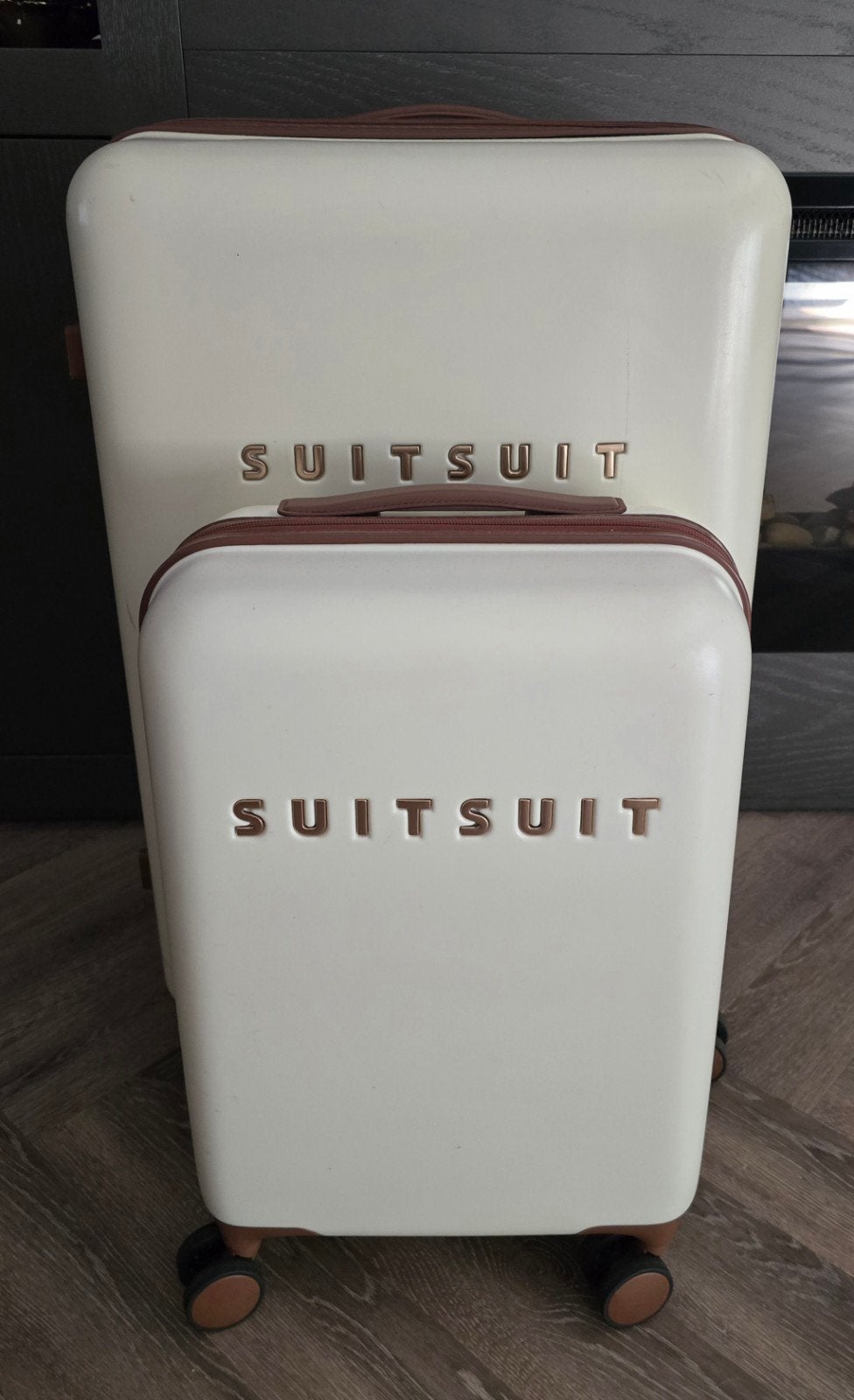 Suitsuit kofferset: grote koffer (76cm) en trolley (55cm), Ophalen, Wieltjes, Gebruikt, Hard kunststof