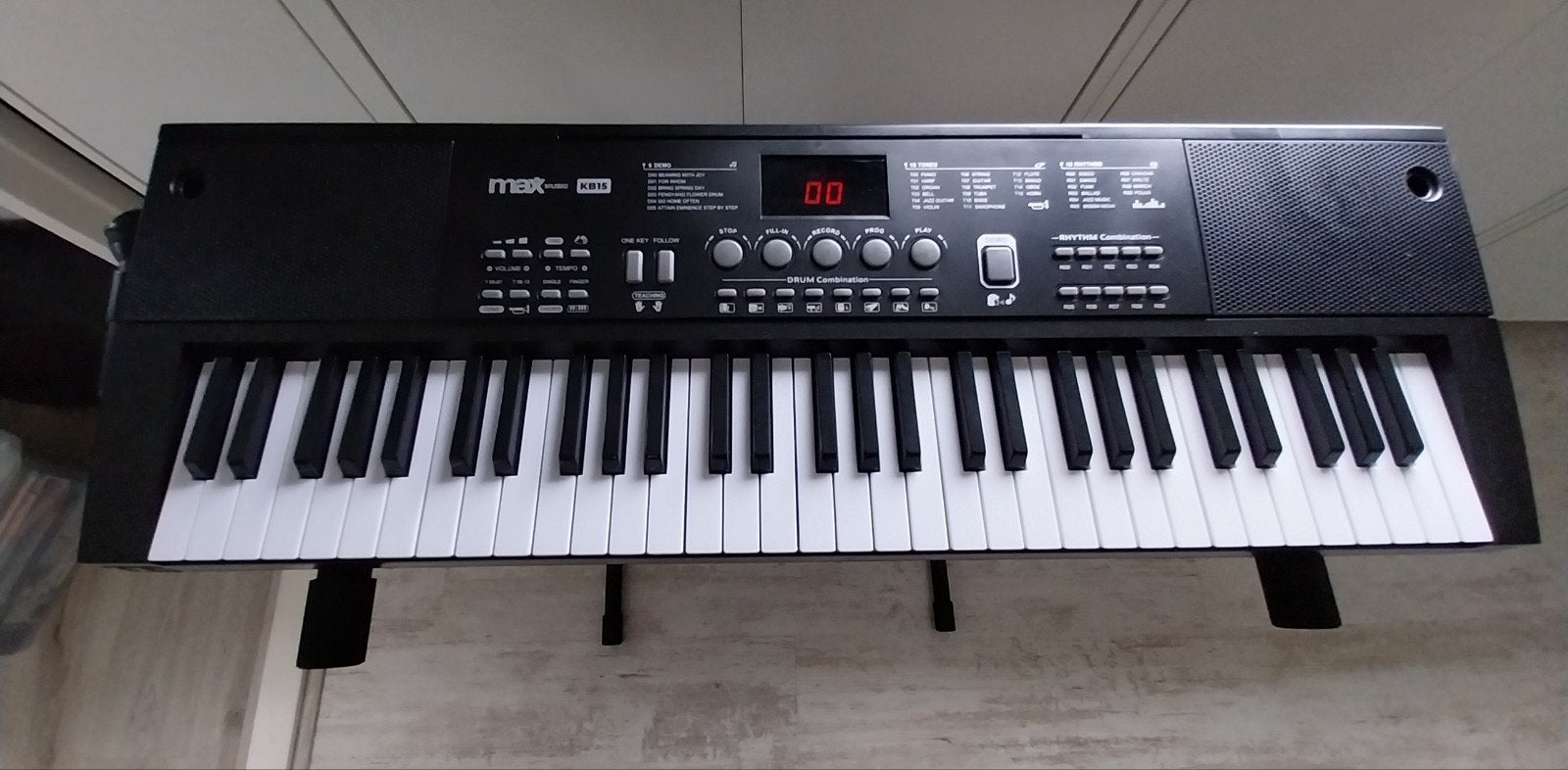 MAX KB15 Keyboard met 61 toetsen en standaard, 61 toetsen, Zo goed als nieuw, Met standaard, Ophalen