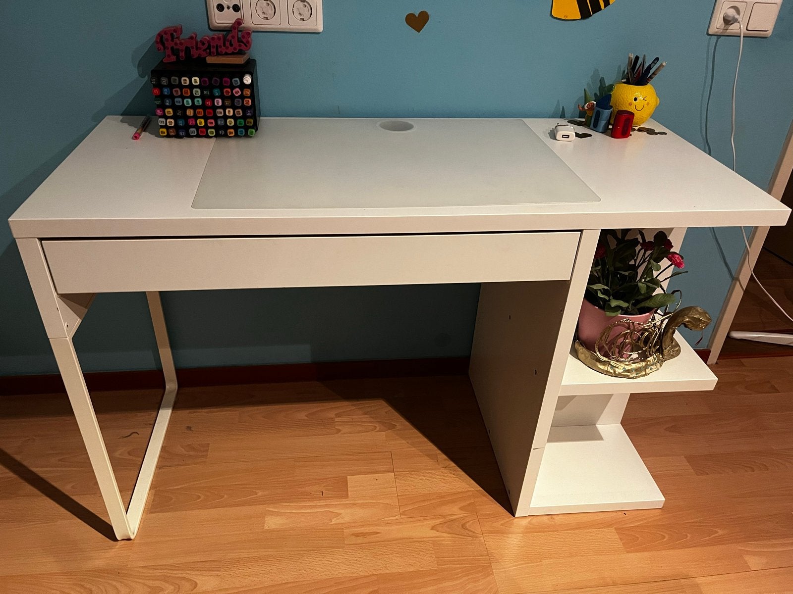Ikea Micke bureau wit met lade en opbergvakken + kinderstoel, Ophalen, Gebruikt, Met lades, IKEA