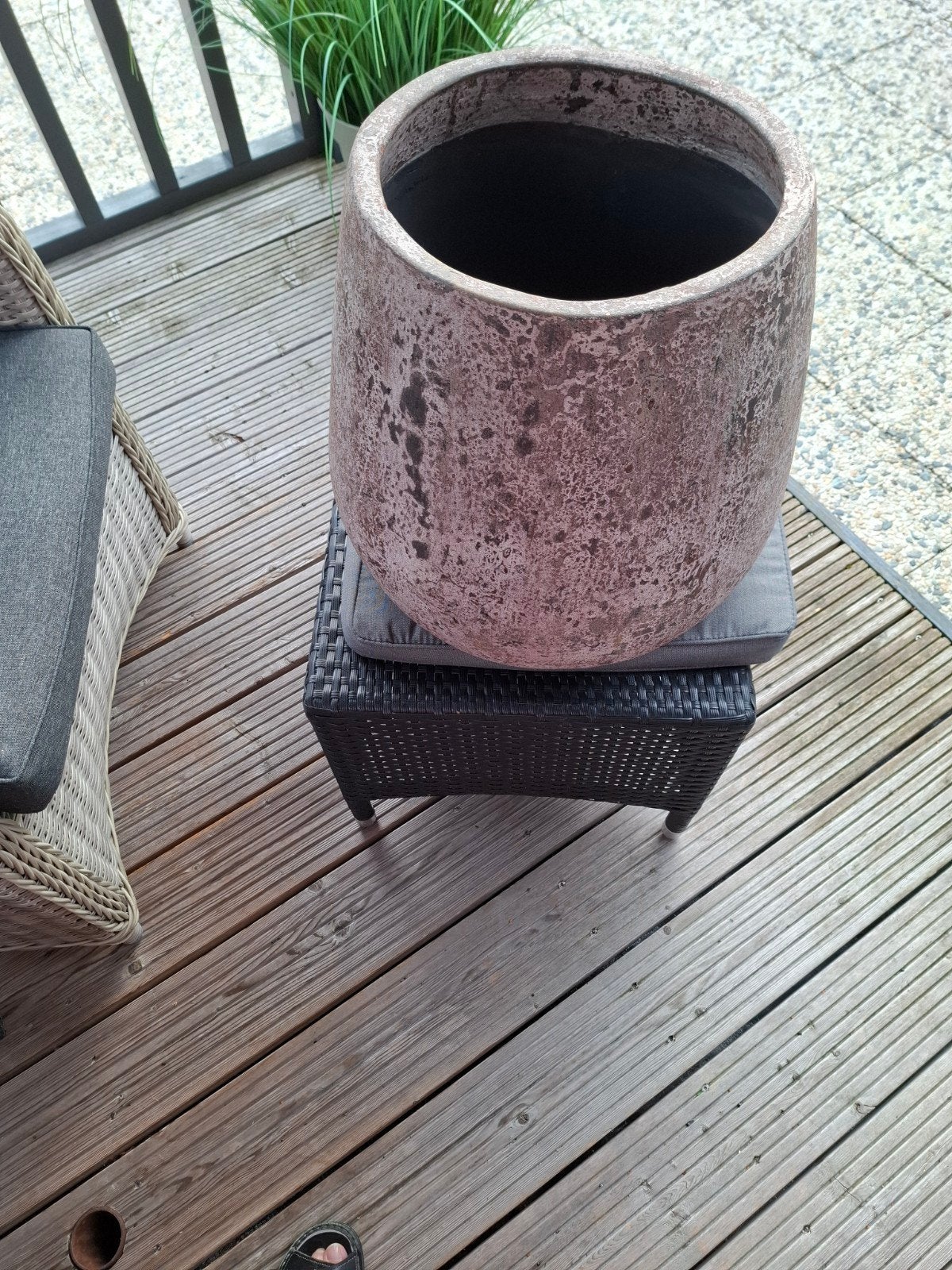 Grote bruin gemeleerde bloempot voor binnen, Huis en Inrichting, Ophalen, Gebruikt, Bruin, Steen/keramiek
