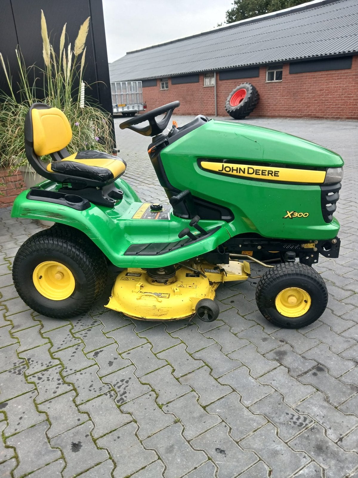 John Deere X300 Zitmaaier - Krachtig en Comfortabel