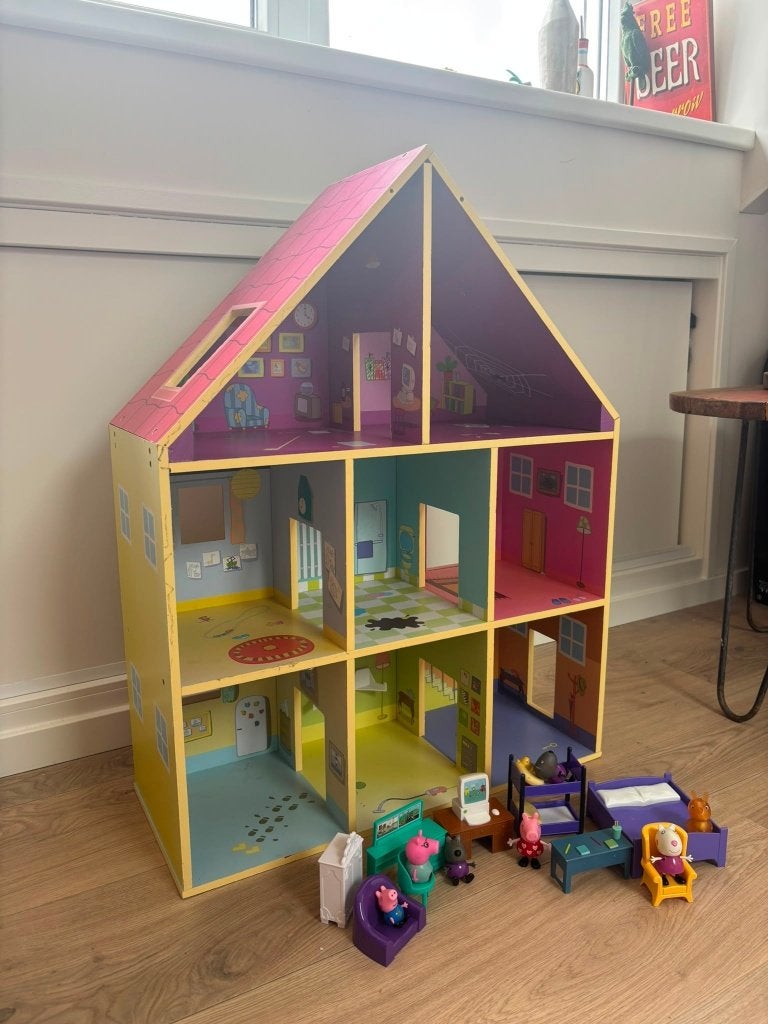 Peppa Pig speelhuis met speelfiguren, Ophalen, Zo goed als nieuw, Poppenhuis