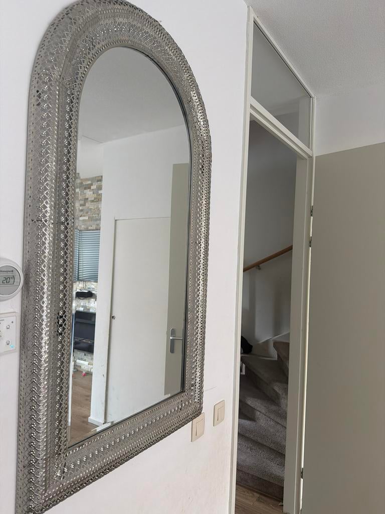 Decoratieve Xenos spiegel met sierlijke lijst, Ophalen, Gebruikt, 100 tot 150 cm, Overige vormen