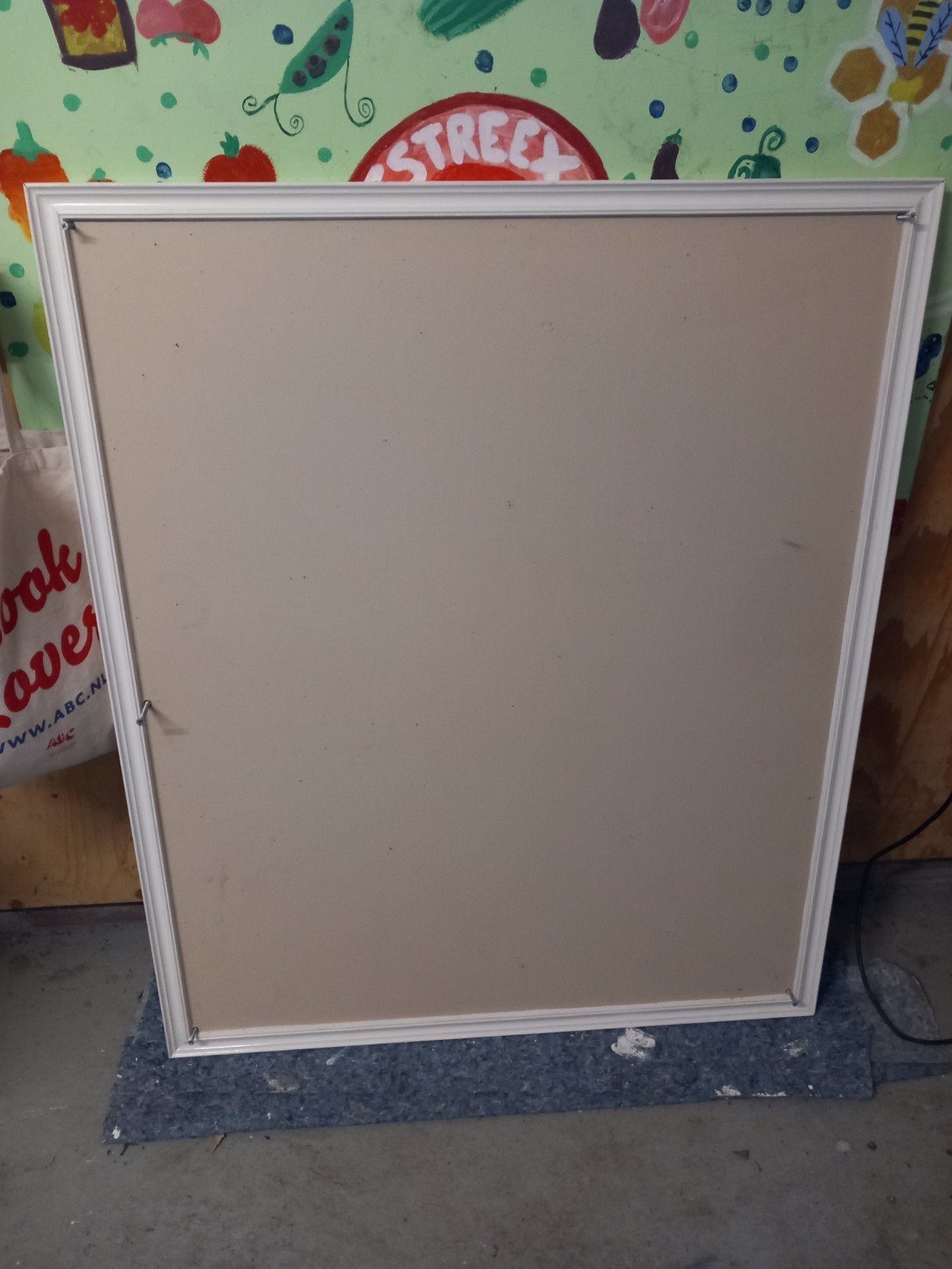 Groot prikbord met witte houten lijst, Ophalen, Gebruikt, Prikbord
