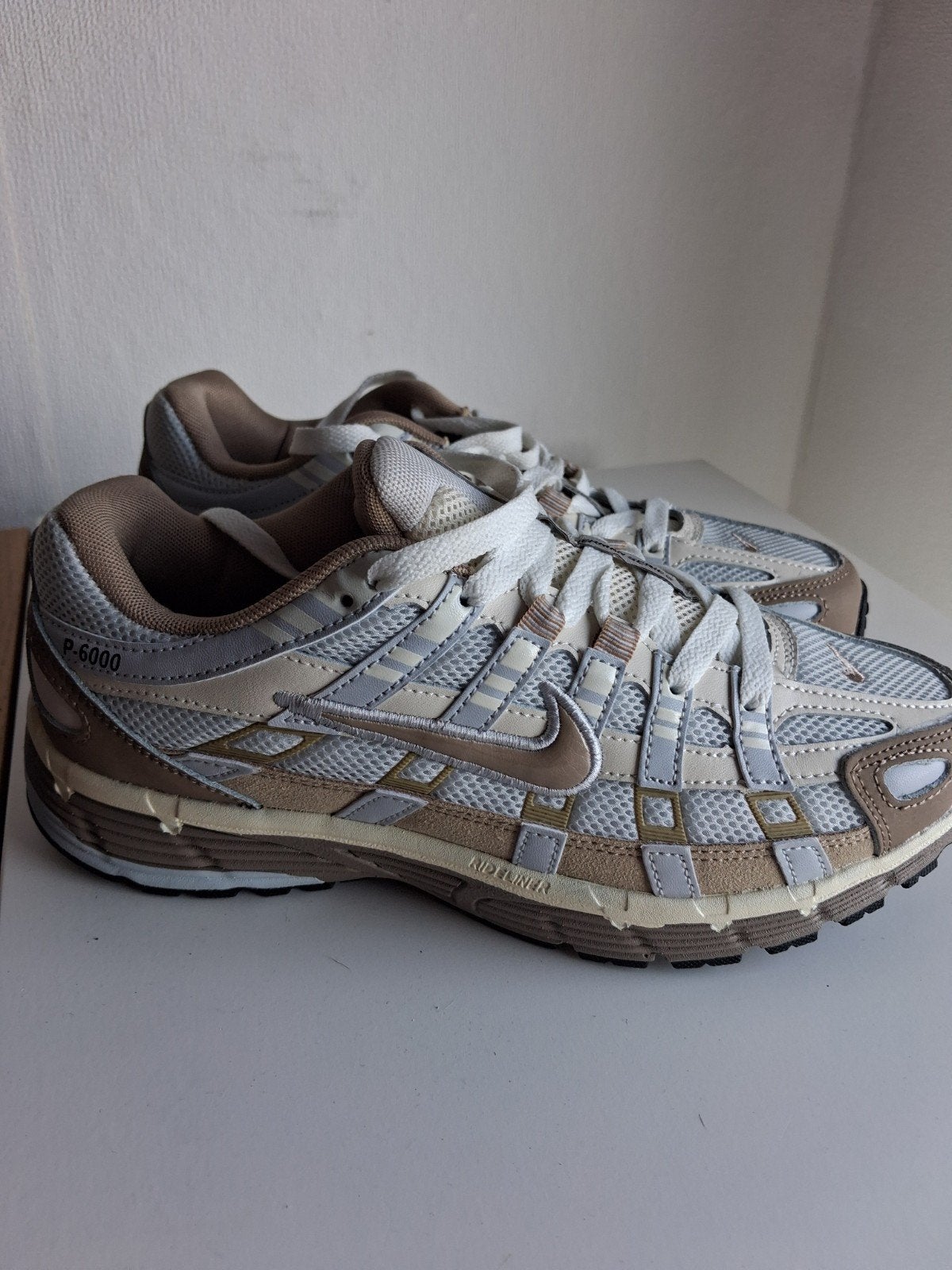 Nike P-6000 Sneakers - nieuw maat 39, Kleding | Dames, Beige, Nike, Ophalen of Verzenden, Sneakers of Gympen