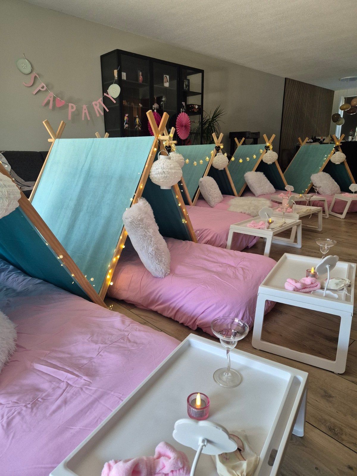 Tent slaapfeestje verhuur en service, Hobby en Vrije tijd, Feestartikelen | Verhuur, Ophalen, Zo goed als nieuw, Verjaardag