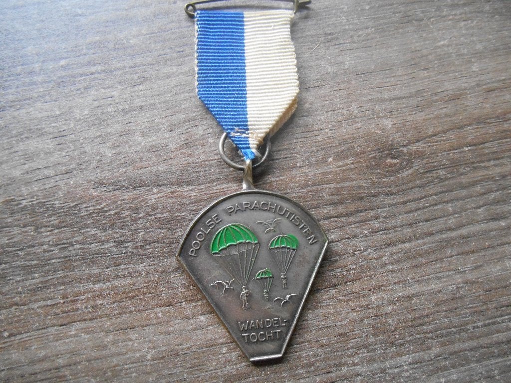 Medaille Poolse parachutisten wandeltocht, Ophalen of Verzenden, Overige materialen, Nederland