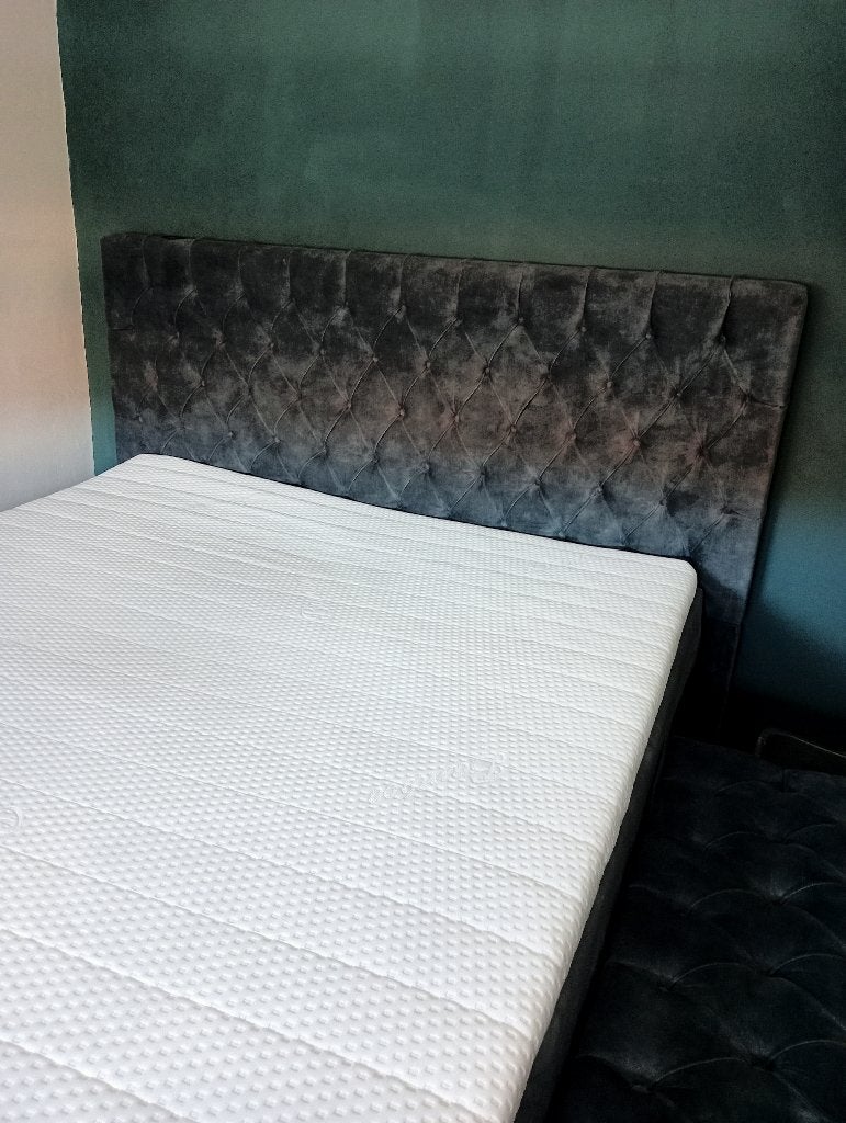 Luxe gecapitonneerd velvet bed 160x200 cm met topper, Ophalen, Gebruikt, Gecapitonneerd, Velvet, Italiaans, Tweepersoons