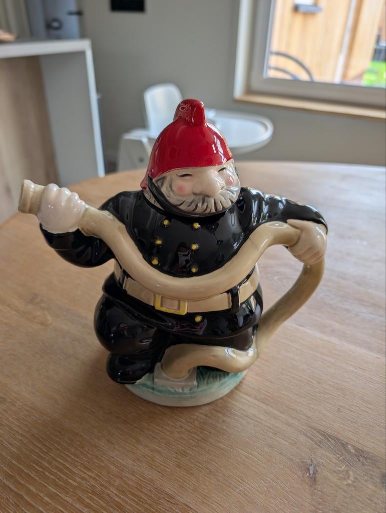 Vintage Brandweerman Theepot - by Roy Simpson voor J. Luber, Ophalen of Verzenden