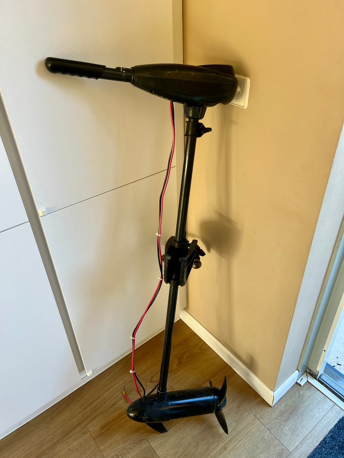 Elektrische buitenboordmotor - evt boot je erbij te koop, Ophalen, Motor en Techniek, Zeilboot of Motorboot
