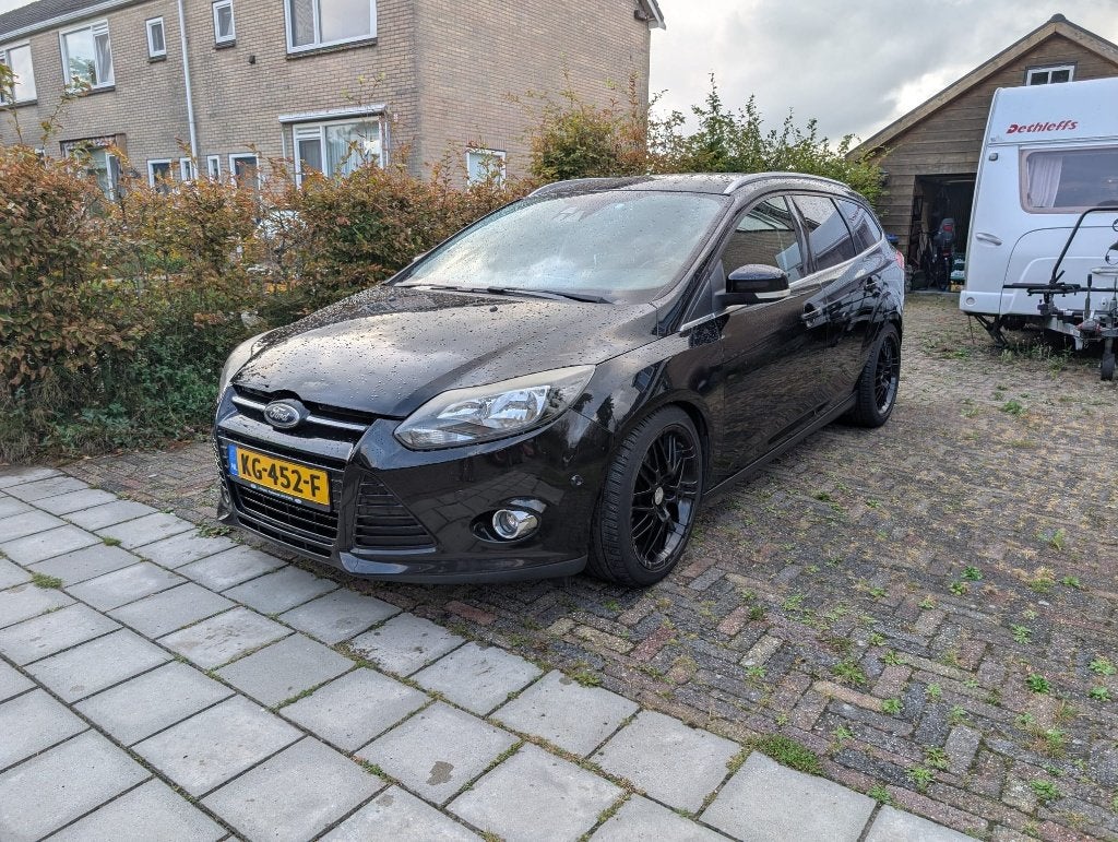 Ford Focus 1.6 EcoBoost Panther Black (183 PK) Nieuwe Turbo, Auto's, Zwart, 4 cilinders, Zwart, 665 kg