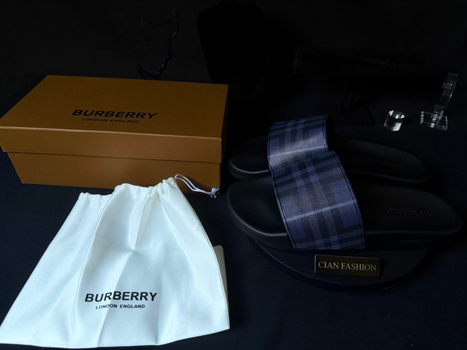Buberry slippers blauw, Ophalen of Verzenden, Nieuw, Blauw